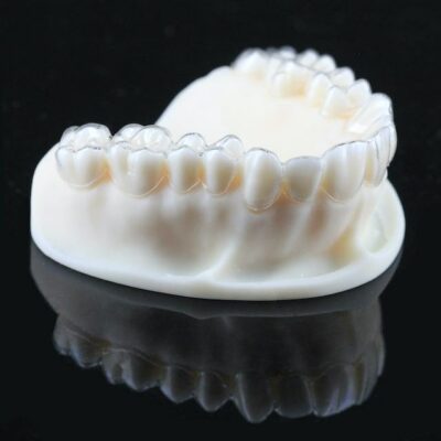 KeyModel_Ultra_ivory_black-BKG-e1715765689126